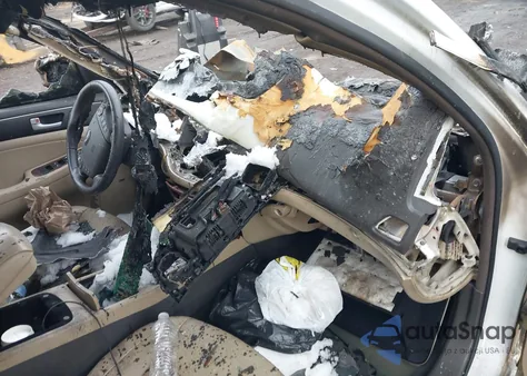 2013 Hyundai Genesis 3.8 z USA, uszkodzony, nr VIN KMHGC4DD5DU250984